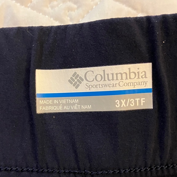 Columbia Women's Navy Shorts - Picture 2 of 5